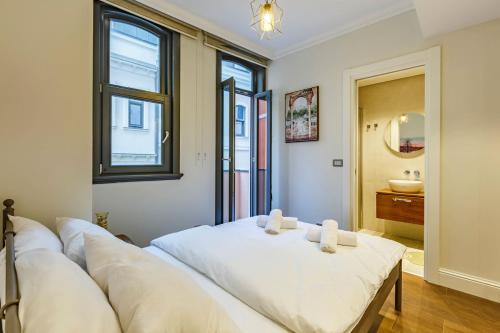 a bedroom with a white bed and a sink at Modern House with Central Location in Beyoglu in Istanbul