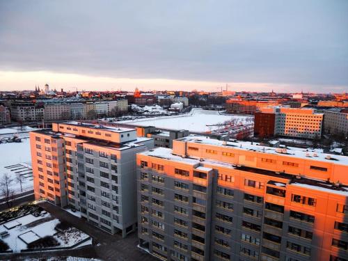 Kuvagallerian kuva majoituspaikasta Sunset views over Helsinki rooftops, joka sijaitsee Helsingissä