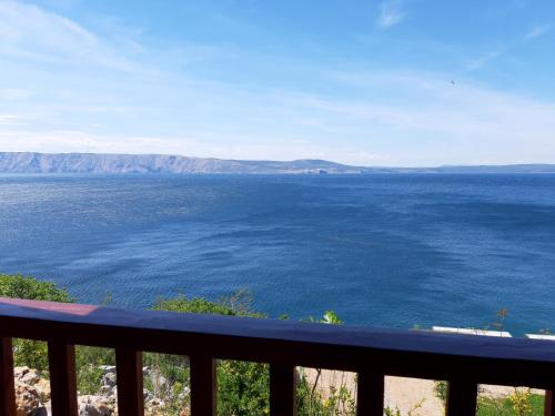 - Balcón con vistas al océano en Mobile Home Apartment Camp Klenovica, en Klenovica