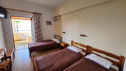 A bed or beds in a room at Cactus rooms