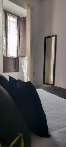Ένα ή περισσότερα κρεβάτια σε δωμάτιο στο Apartamentos Los Descalzos Free Parking