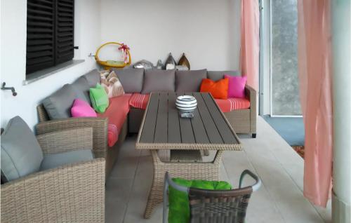 Amazing Apartment In Pula With Kitchen