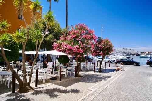 Renovated Vilamoura Penthouse Near Marina & Beach