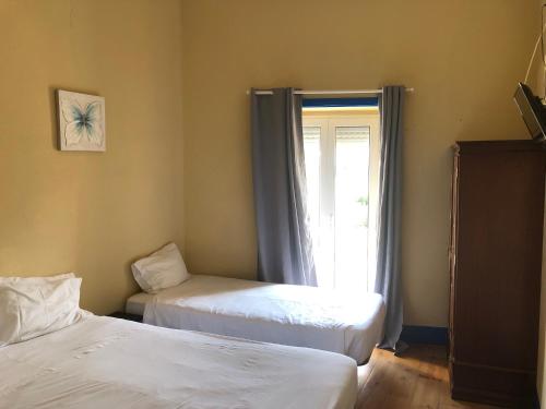 Postel nebo postele na pokoji v ubytování Aveiro Train Guesthouse