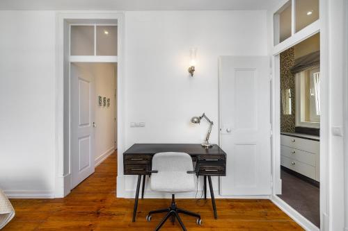 WHome Central 1-Bed w/ River Views great for D Nomads & R Workers