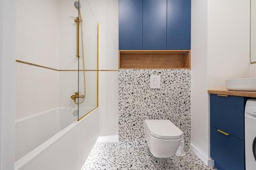 a bathroom with a toilet and a shower at Porto - BillBerry Apartments in Gdańsk