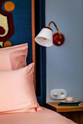 Ένα ή περισσότερα κρεβάτια σε δωμάτιο στο Hôtel de La Boétie