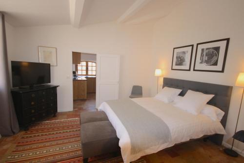 A bed or beds in a room at Appartement Quartier Mazarin