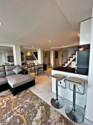 Gallery image of Stunning Duplex Studio in JLT in Dubai