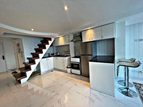Gallery image of Stunning Duplex Studio in JLT in Dubai