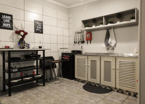 Η κουζίνα ή μικρή κουζίνα στο Spruitjie-roer-my-nie