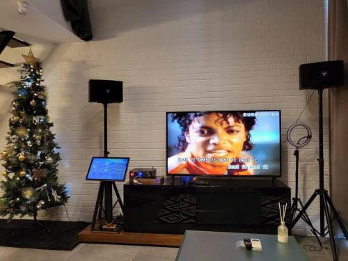 TV o dispositivi per l'intrattenimento presso Empire Damansara Designer Soho Karaoke & Netflix