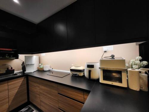 Cucina o angolo cottura di Empire Damansara Designer Soho Karaoke & Netflix