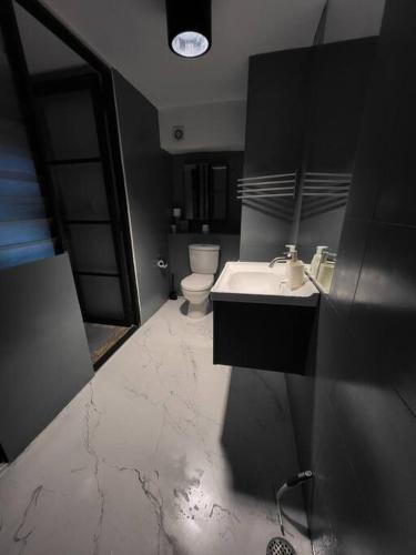 Bagno di Empire Damansara Designer Soho Karaoke & Netflix
