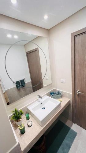 Ένα μπάνιο στο Swan Lake North Coast Luxurious Chalet with Garden