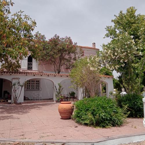 a white house with trees and plants in front of it at Da Tea in San Teodoro