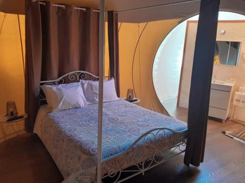 Postel nebo postele na pokoji v ubytování Bolhas da Montanha