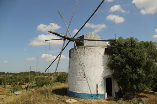 an old windmill sitting on top of a hill at Moinhos do Paneiro in Santiago do Cacém