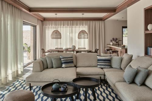 Χώρος καθιστικού στο Falkensteiner Luxury Villas Punta Skala