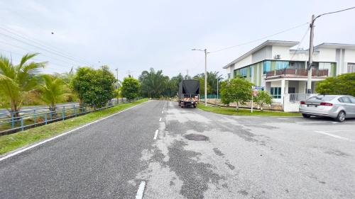 a large truck driving down a street next to a building at De Qasturee KLIA@Kota Warisan homestay nearest to airport in Kampong Besut