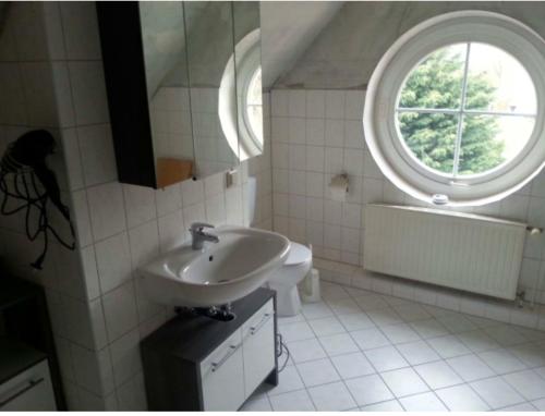 a bathroom with a sink and a window at Fehmarn-OstseeferienSeeblick204 in Fehmarn
