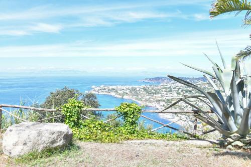 Fotografie z fotogalerie ubytování Charming panoramic villa paradise view v Ischii