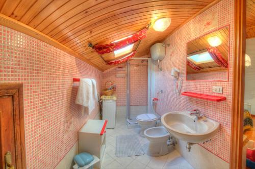 Et badeværelse på Appartamenti De Sanctis