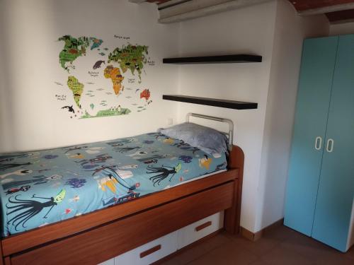 a bedroom with a bed with a map on the wall at Alojamiento entero: chalet. in Alicante