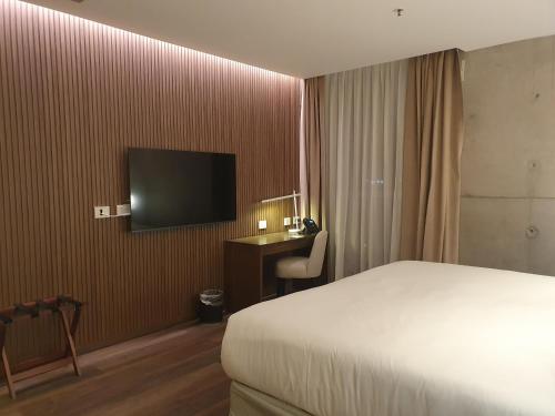 Μια τηλεόραση ή/και κέντρο ψυχαγωγίας στο Del Bono Central Hotel