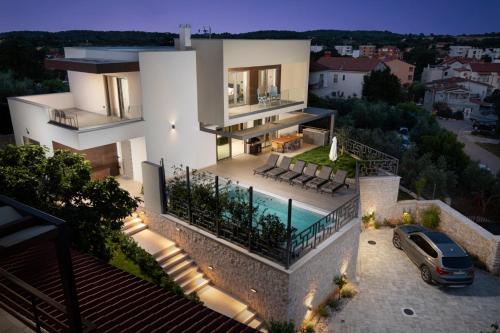 Πισίνα στο ή κοντά στο VILLA SUENOS - New & Modern - 2023