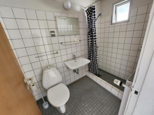 a bathroom with a toilet and a sink at Hotel Østersø in Aabenraa