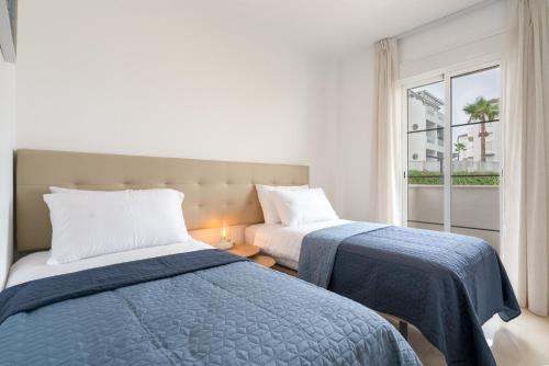 13 Modern apt for 6 guest with shared pool in Manilva Andalucia