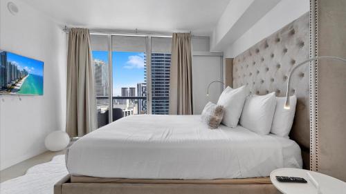 a bedroom with a large bed and a large window at Miami city Views at Icon Brickell in Miami