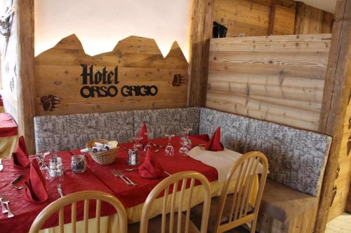 A restaurant or other place to eat at Hotel Orso Grigio