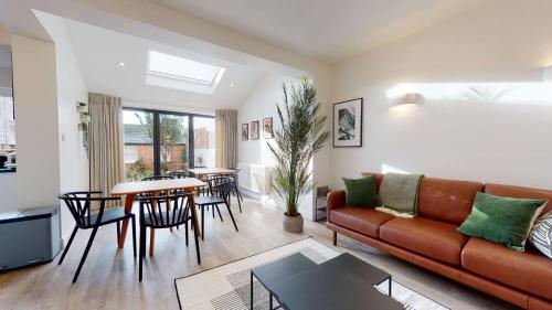 a living room with a couch and a table at The Oxford Lodge in Oxford