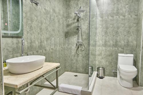 Un baño de 21 Rooms Hotel