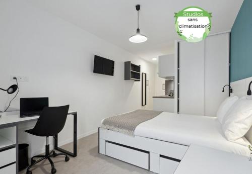 Ένα ή περισσότερα κρεβάτια σε δωμάτιο στο All Suites Appart Hôtel - Noisy-le-Grand