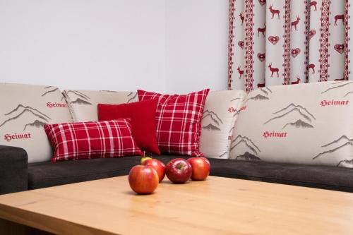 two apples on a coffee table in front of a couch at Kur- und Feriencamping Max 1 in Bad Füssing