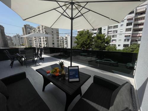 Apartment Matijas, 3 bedroom apt with terrace and PARKING