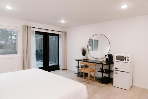 a bedroom with a bed and a mirror and a desk at Nature Link Resorts in Nisswa