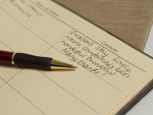 un bolígrafo sentado encima de un pedazo de papel en Westwood House, en Dorchester