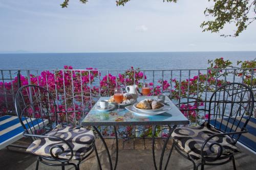 Gallery image of Bed and Breakfast Da Claudio in Conca dei Marini