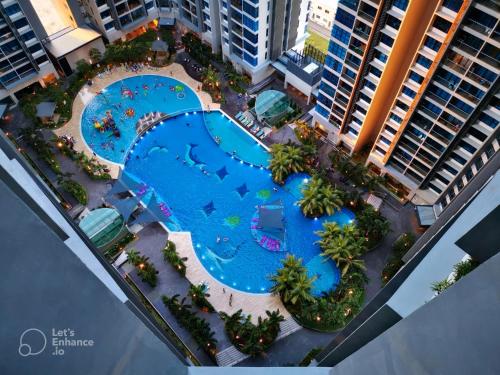 an overhead view of a swimming pool at a resort at Atlantis Residences 1BR By 360 HOME in Malacca