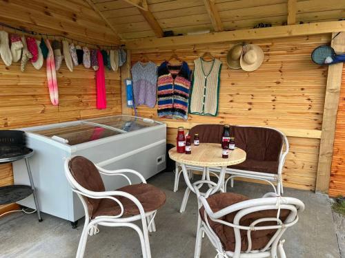 a patio with a table and chairs in a cabin at Kolibe Ćorić in Mojkovac