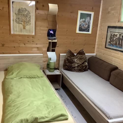 a small room with a bed and a couch at Gemütliches Zimmer im Seterant/Untergeschoss in Essen