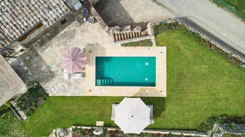 an overhead view of a pool in a yard with an umbrella at Cielo di Radda in Radda in Chianti