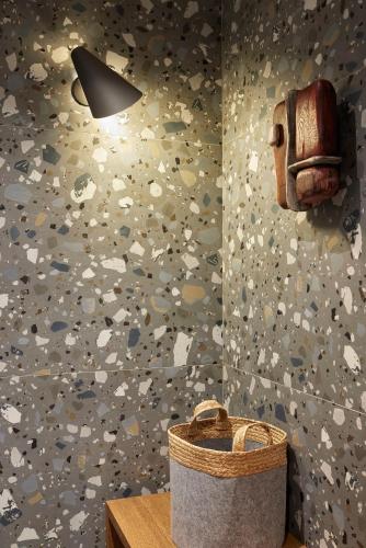 a room with a wall with a patterned wall at Vila Pavlina in Kranjska Gora