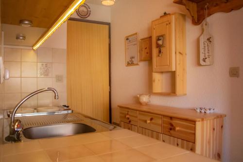 Ένα μπάνιο στο Carla's Residences - Le Rossane