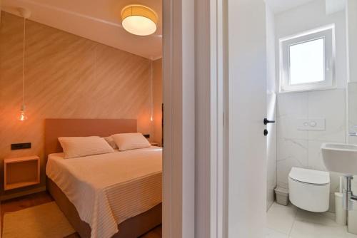 Ένα μπάνιο στο NOIR design apartment