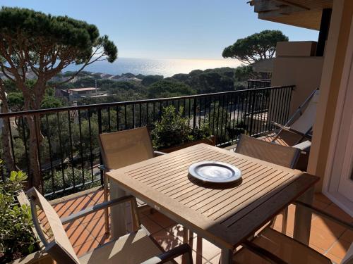 Vistas Mediterrani, maravillosas vistas en amplio apartamento con terraza, y piscina en zona de jardin